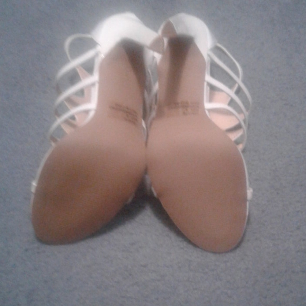 Open toe heels - Picture 3 of 5